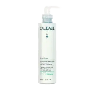 Caudalie Vinoclean Cleansing Almond Milk, 200ml bottle with pump dispenser.