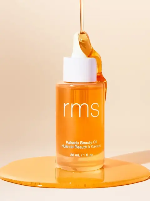 RMS Kakadu Beauty Oil bottle with dropper, 30 ml, on a light background.