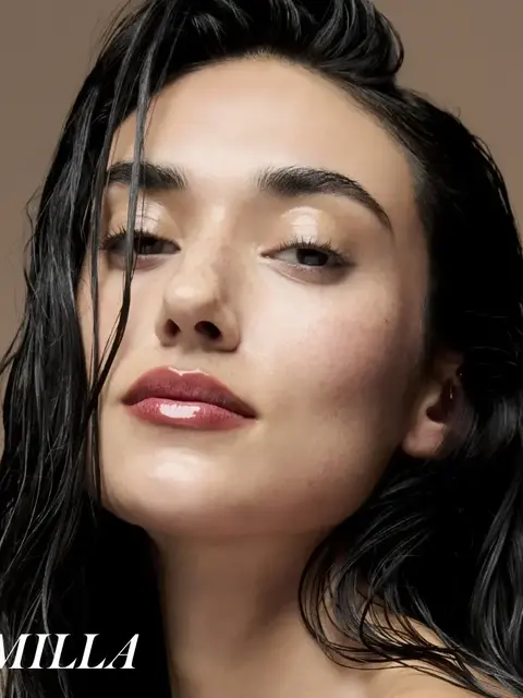 Woman with wet hair and glossy lips on a beige background. Text: "MILLA" in white.
