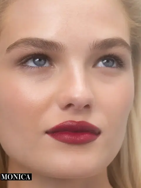 Woman with red lipstick and blue eyes, text "MONICA" in the corner.