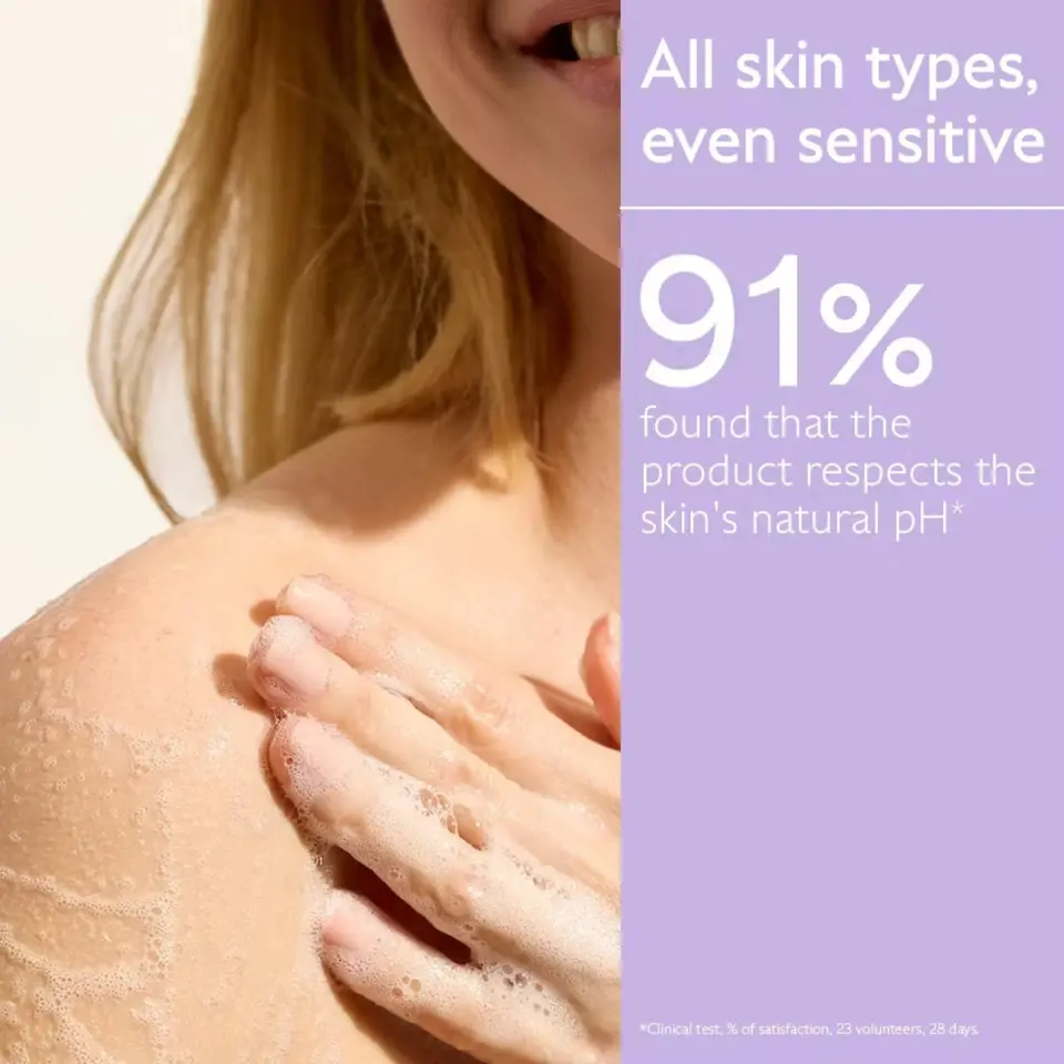 Woman washing shoulder with text: "All skin types, even sensitive. 91% respect skin's natural pH.