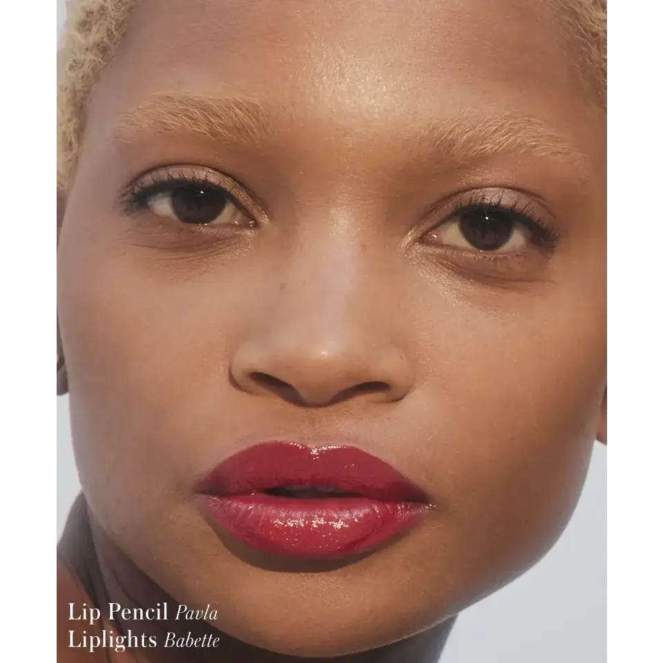 Close-up of a person wearing red lipstick. Text: Lip Pencil Pavla, Liplights Babette.